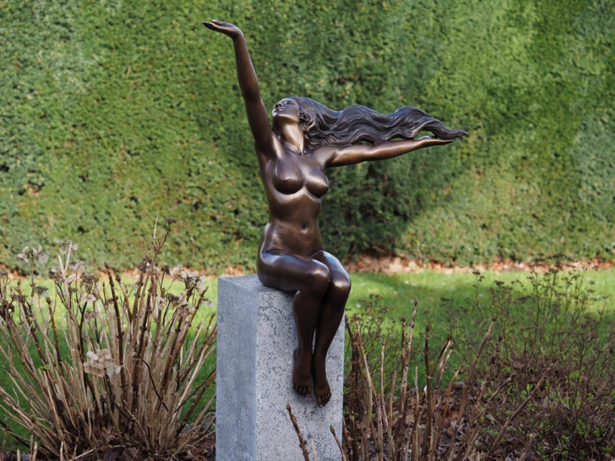 Naked sitting woman