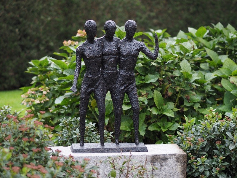 3 Men Modern