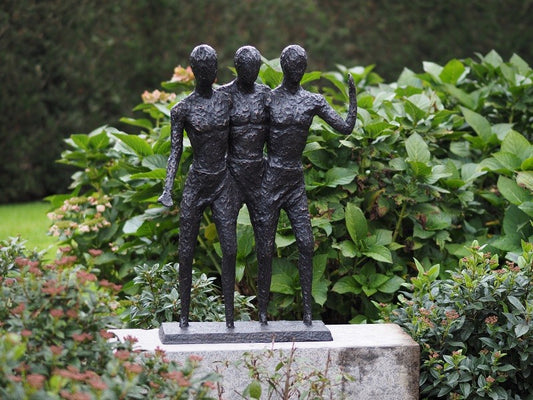 3 Men Modern