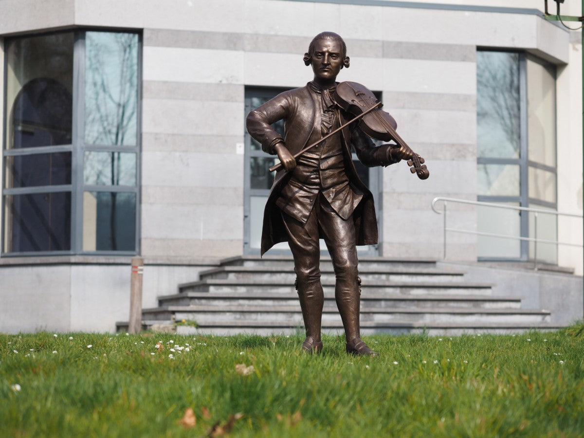 Mozart with violin