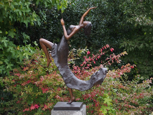 Dancing Lady
