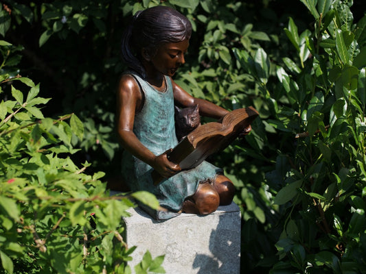 Reading Girl with cat