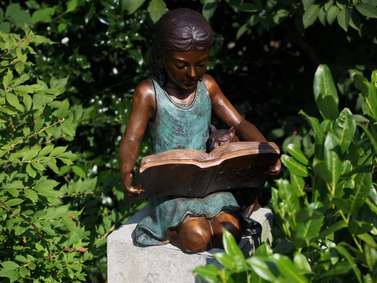 Reading Girl with cat